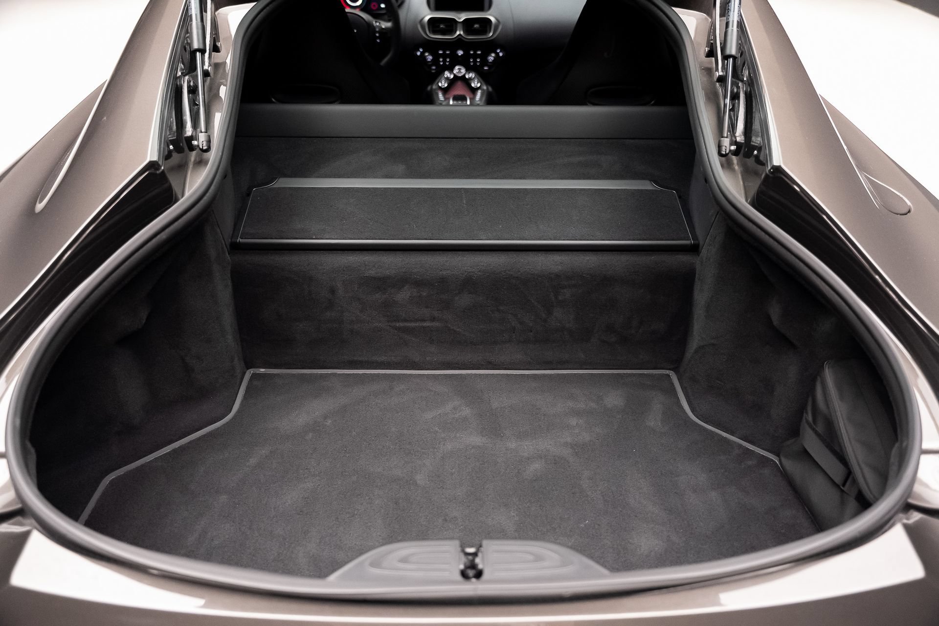Used 2022 Aston Martin V8 Vantage Coupe RWD image 76