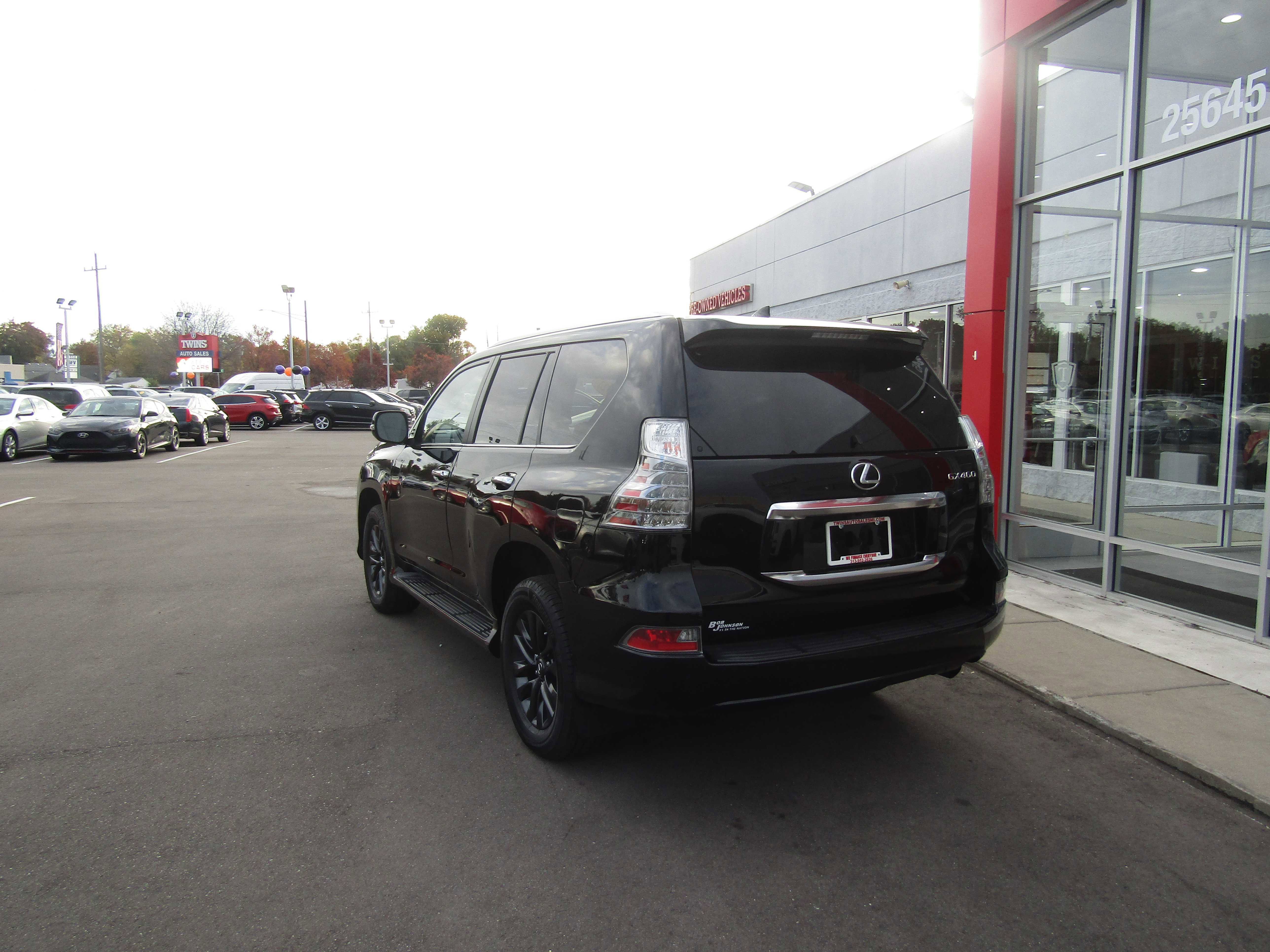 Used 2021 Lexus GX 460 Premium w/ Premium Package image 3
