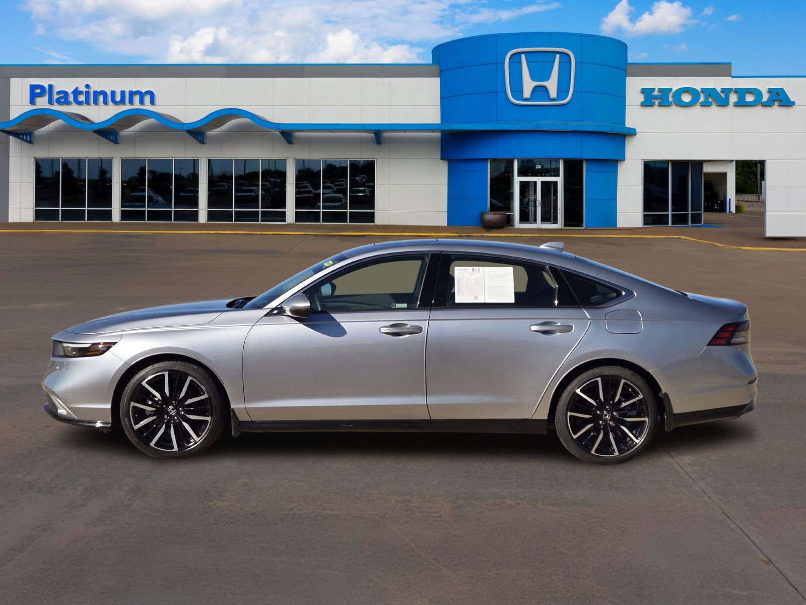 Used 2023 Honda Accord Touring image 3