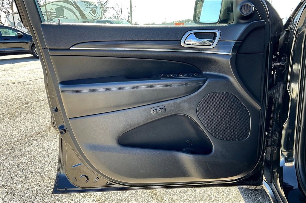 Used 2019 Jeep Grand Cherokee Limited image 18