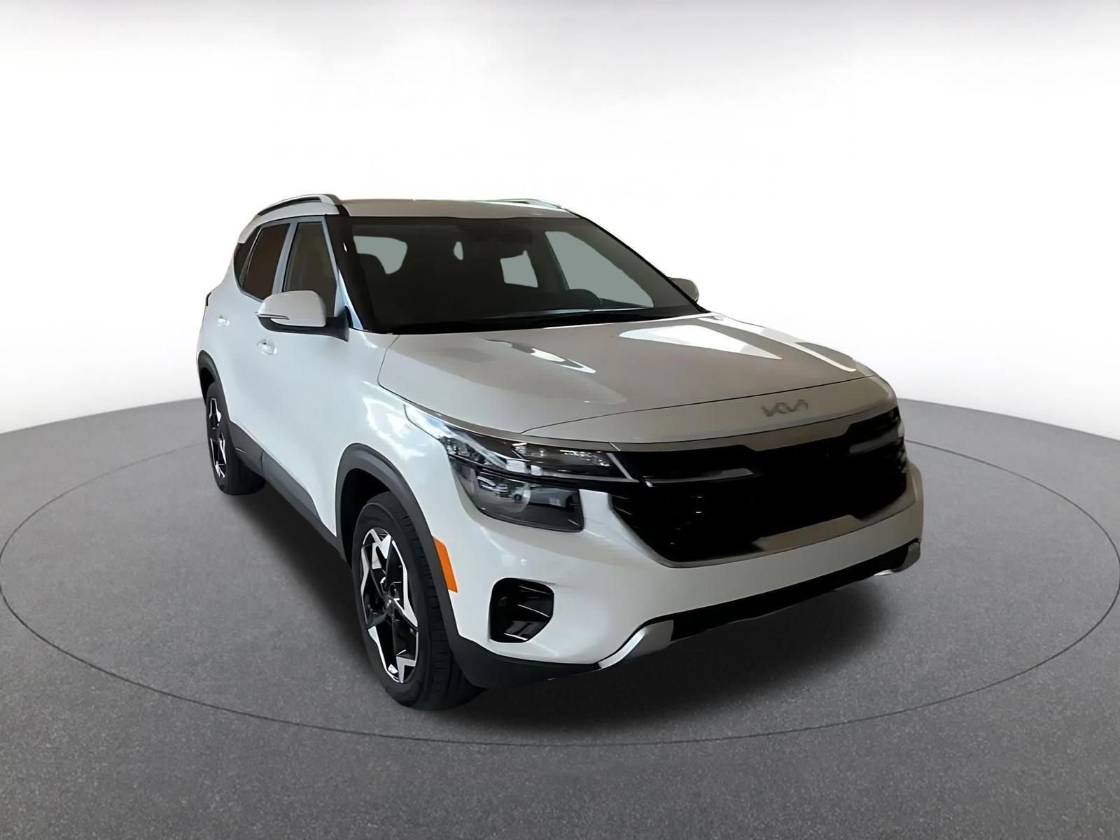 Used 2025 Kia Seltos S FWD image 3