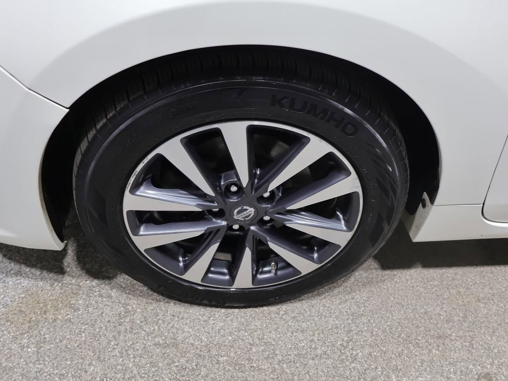Used 2017 Nissan Altima 2.5 SL FWD image 9