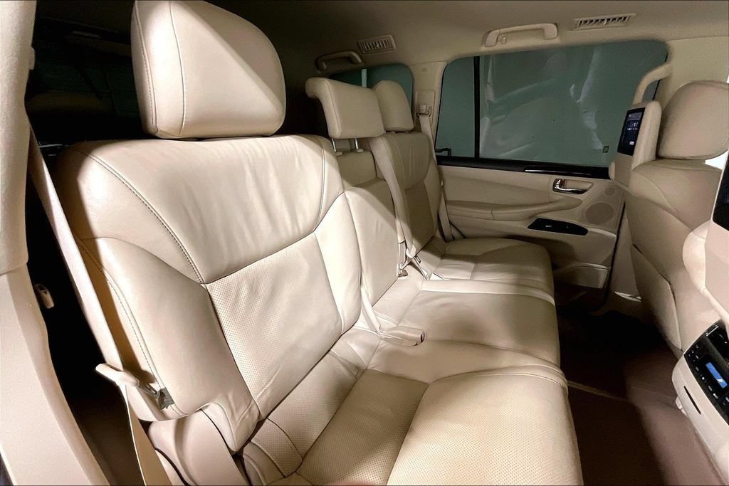 Used 2013 Lexus LX 570 4WD w/ Luxury Pkg image 33