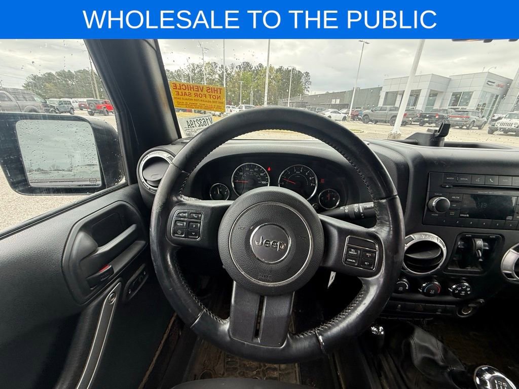 Used 2016 Jeep Wrangler Unlimited Sahara w/ Connectivity Group image 14