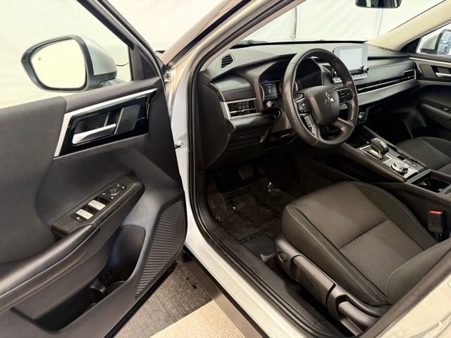 Used 2022 Mitsubishi Outlander ES image 26