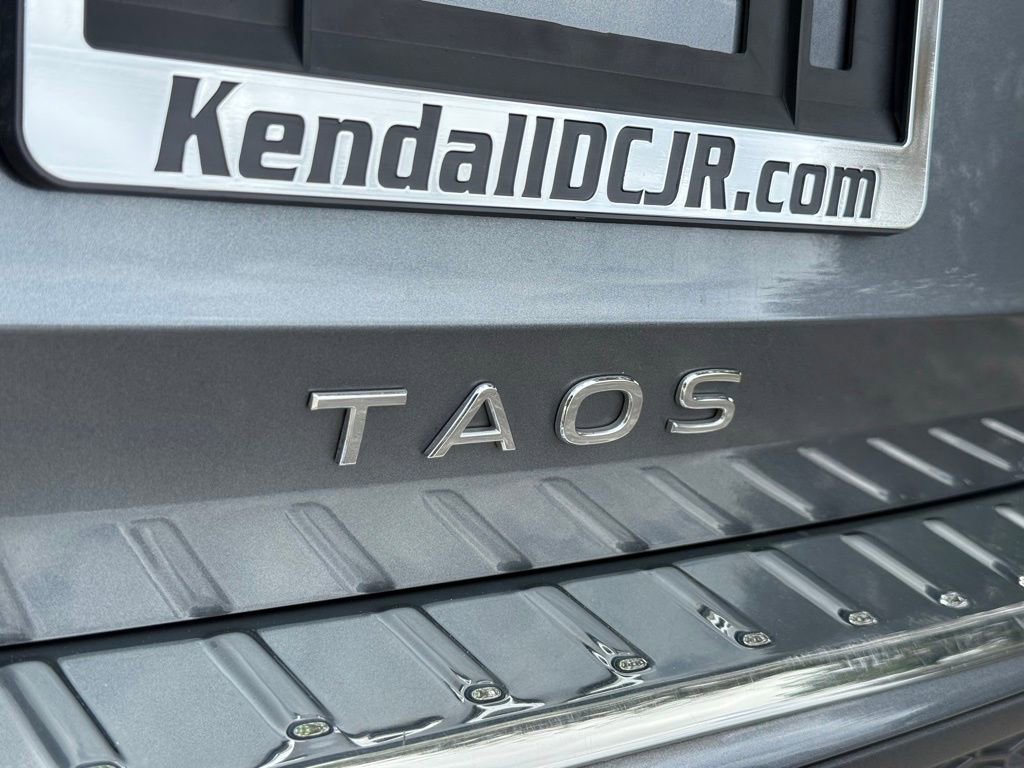 Used 2023 Volkswagen Taos SE w/ Panoramic Sunroof Package image 33