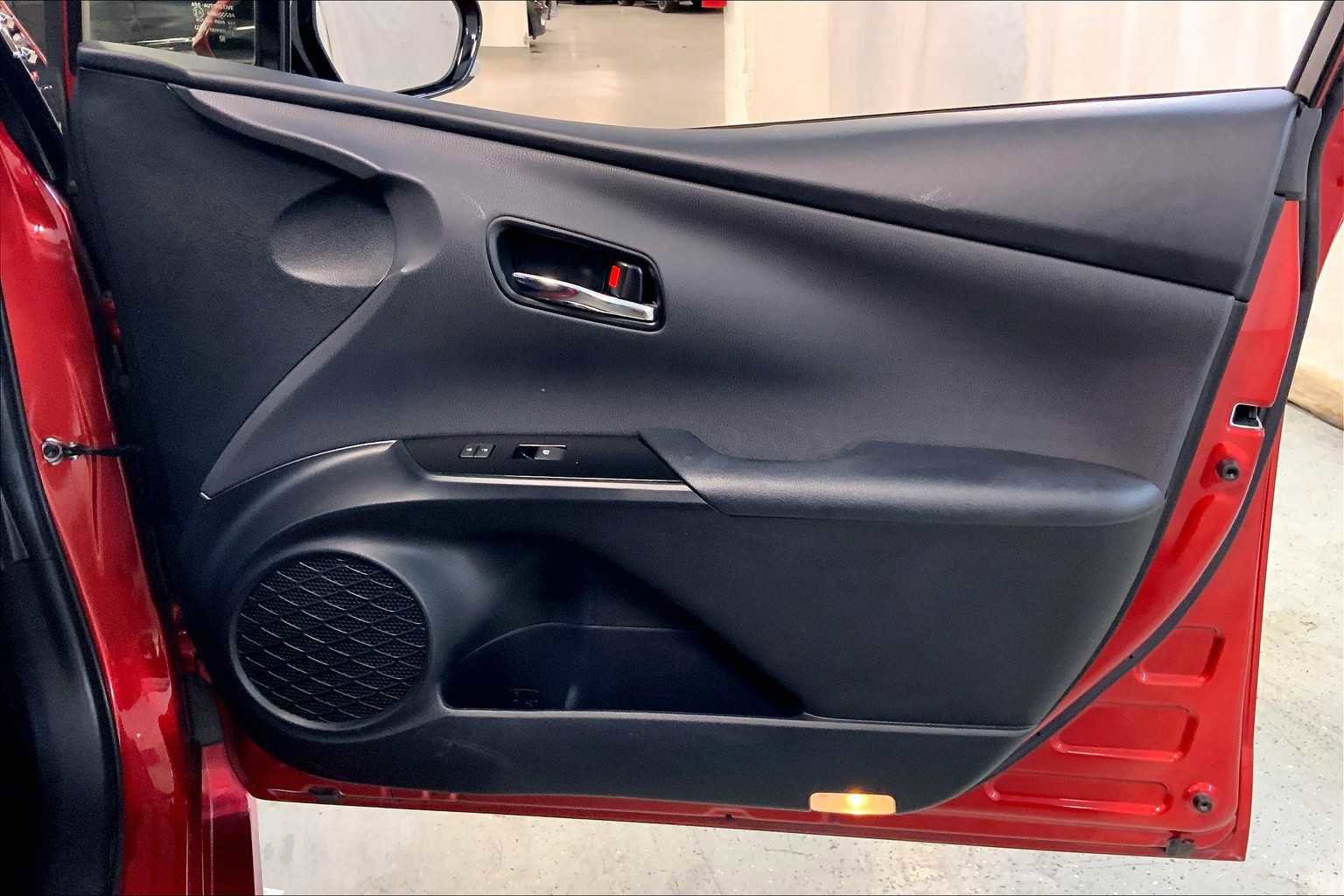 Used 2017 Toyota Prius Prime Advanced image 22