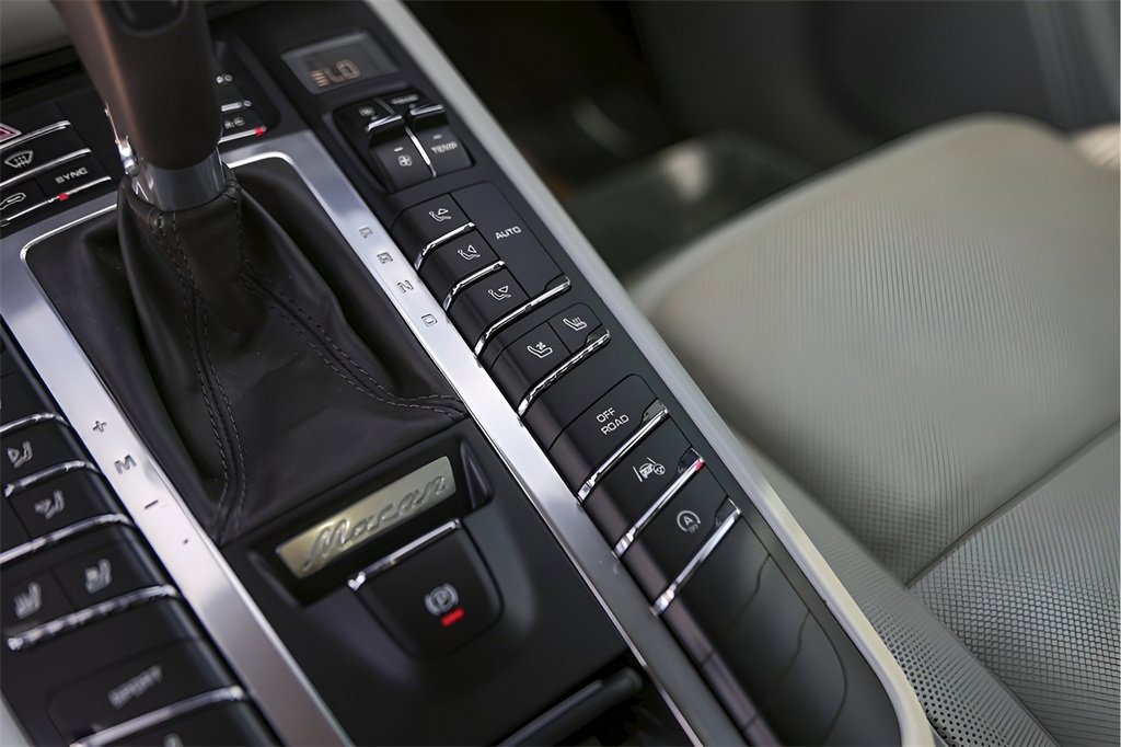 Used 2016 Porsche Macan Turbo image 24