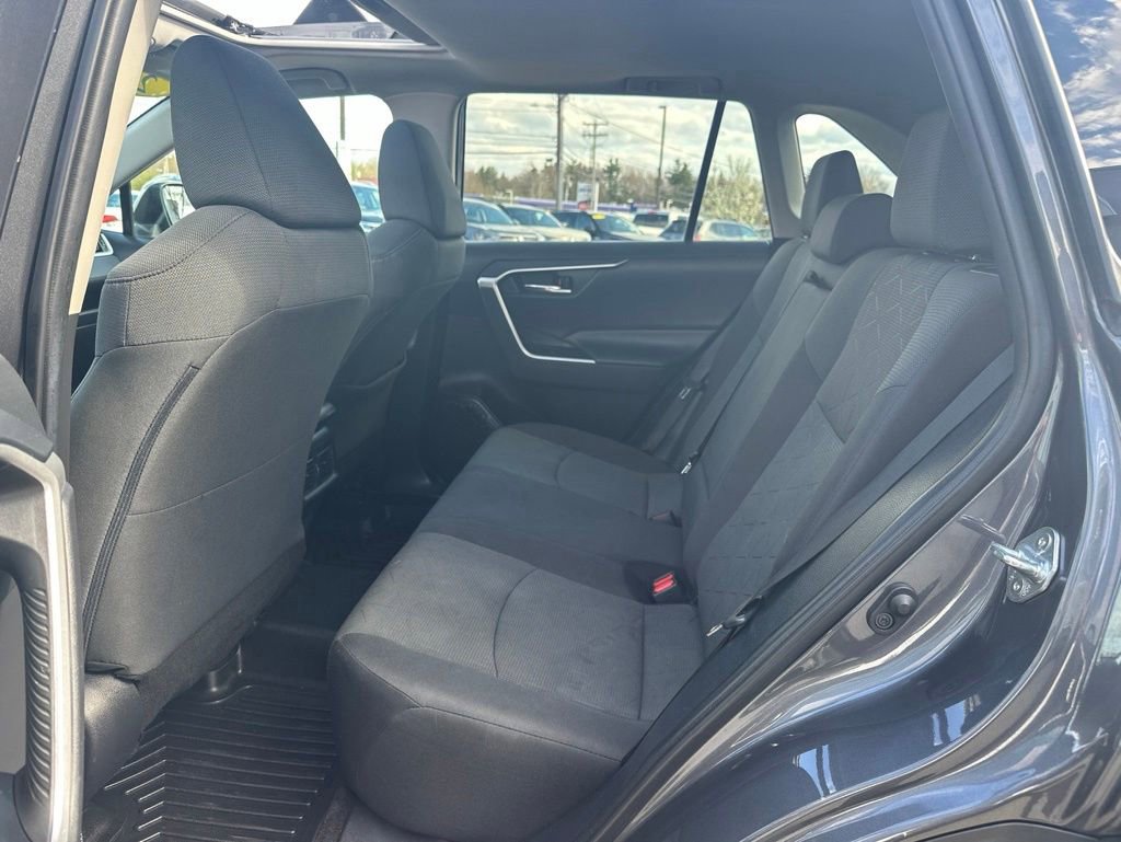 Used 2021 Toyota RAV4 XLE w/ Convenience Package FWD image 29