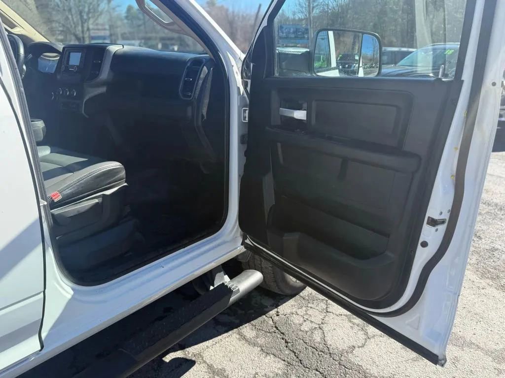 Used 2019 RAM 2500 Tradesman w/ Chrome Appearance Group image 23