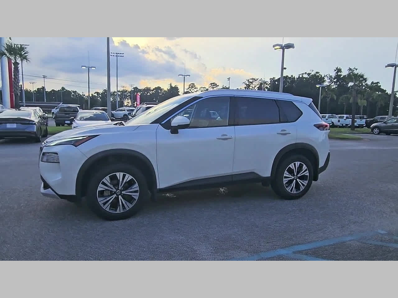 Used 2021 Nissan Rogue SV w/ Premium Package FWD image 24