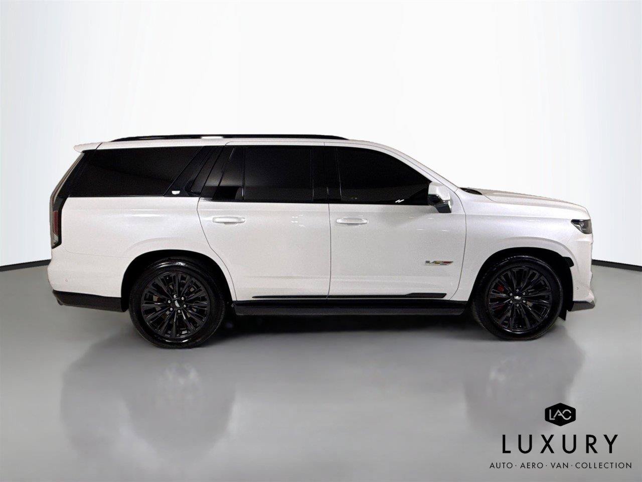 Used 2024 Cadillac Escalade V w/ LPO, ONYX Package AWD/4WD image 4