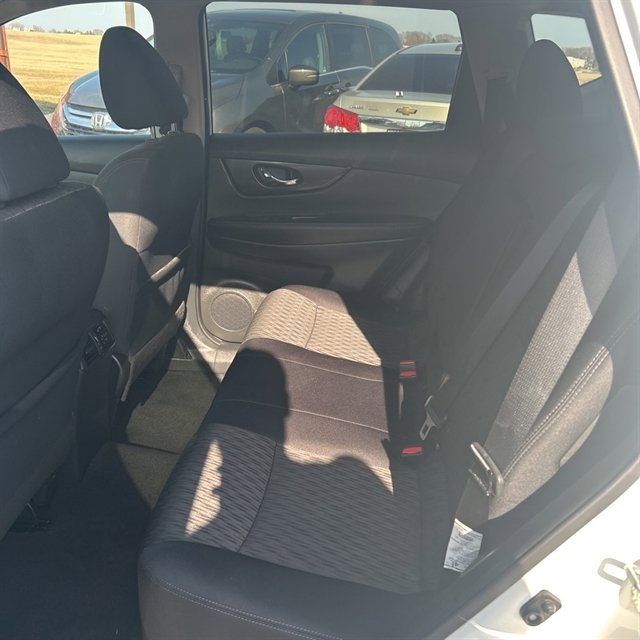 Used 2018 Nissan Rogue SV w/ Premium Package image 11