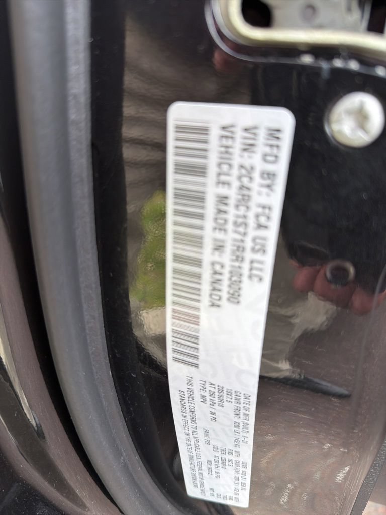 Used 2024 Chrysler Pacifica Premium FWD image 19