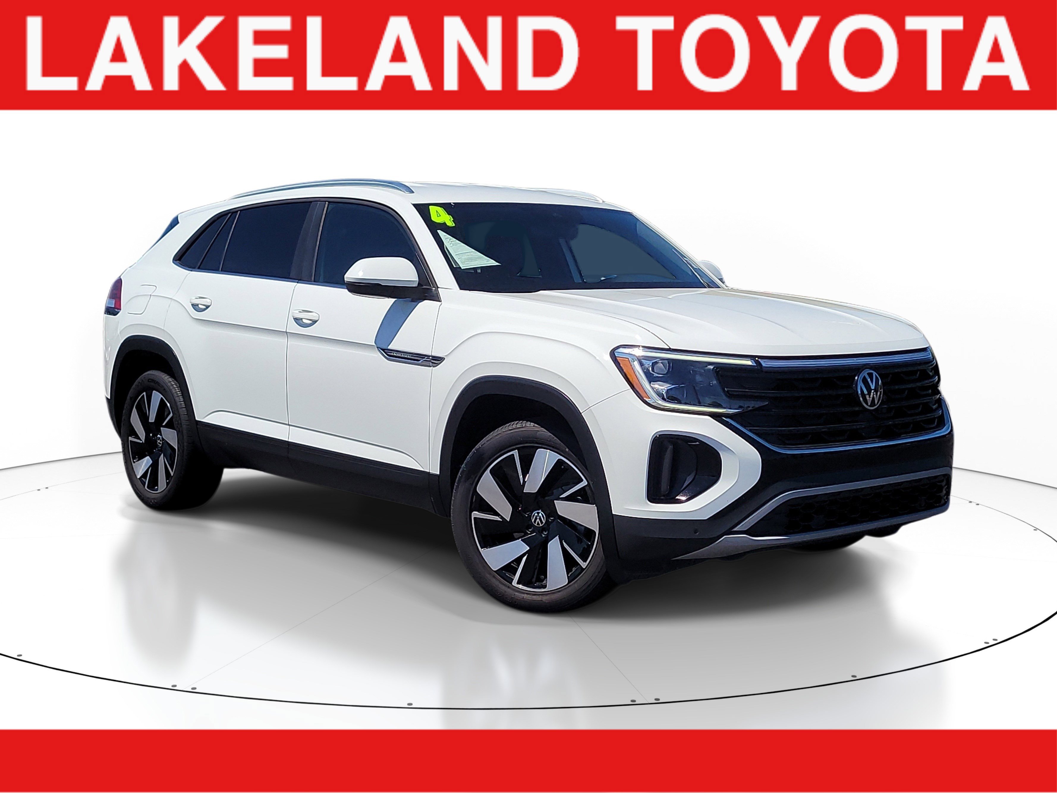 Used 2024 Volkswagen Atlas Cross Sport SE image 1