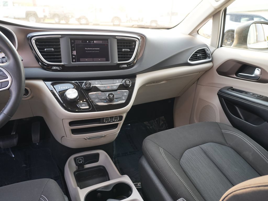 Used 2022 Chrysler Voyager LX FWD image 20