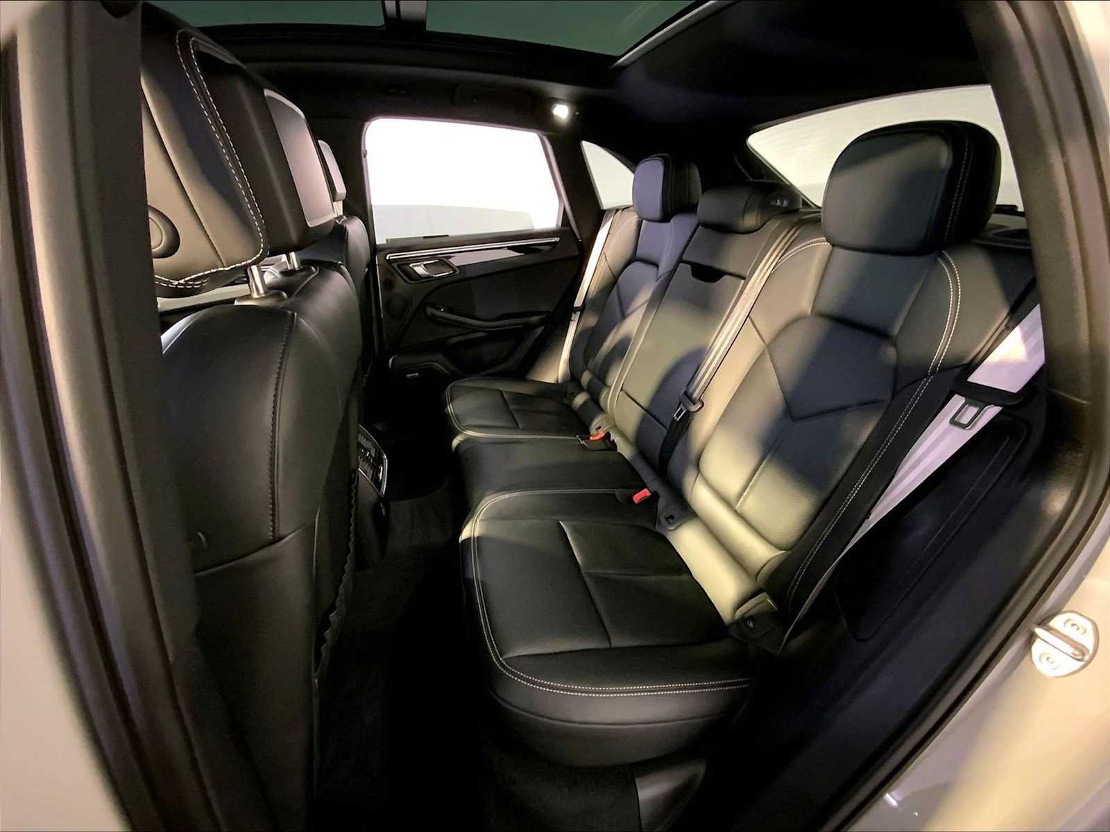 Certified 2024 Porsche Macan S AWD/4WD image 24