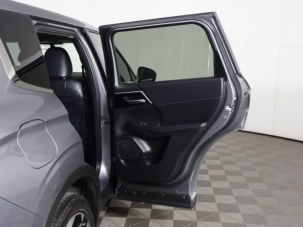 Used 2024 Mitsubishi Outlander SE AWD/4WD image 23
