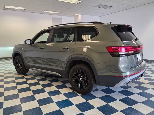 Used 2024 Volkswagen Atlas Peak Edition SE AWD/4WD image 5