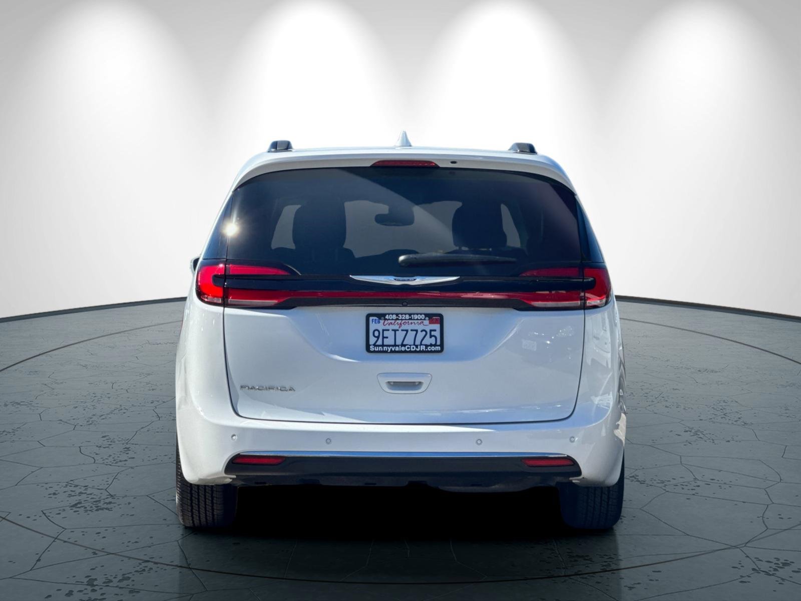 Used 2022 Chrysler Pacifica Touring-L image 5