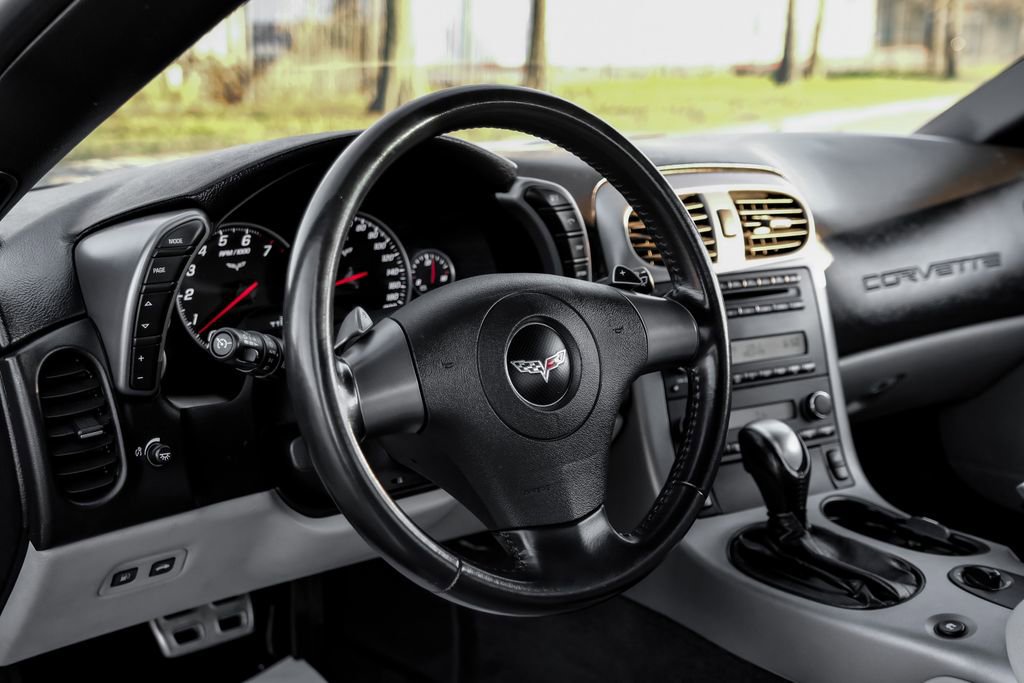 Used 2006 Chevrolet Corvette Coupe w/ Preferred Equipment Group image 18