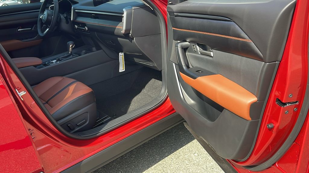 Used 2025 MAZDA CX-50 AWD 2.5 Turbo w/ Premium Pkg image 35