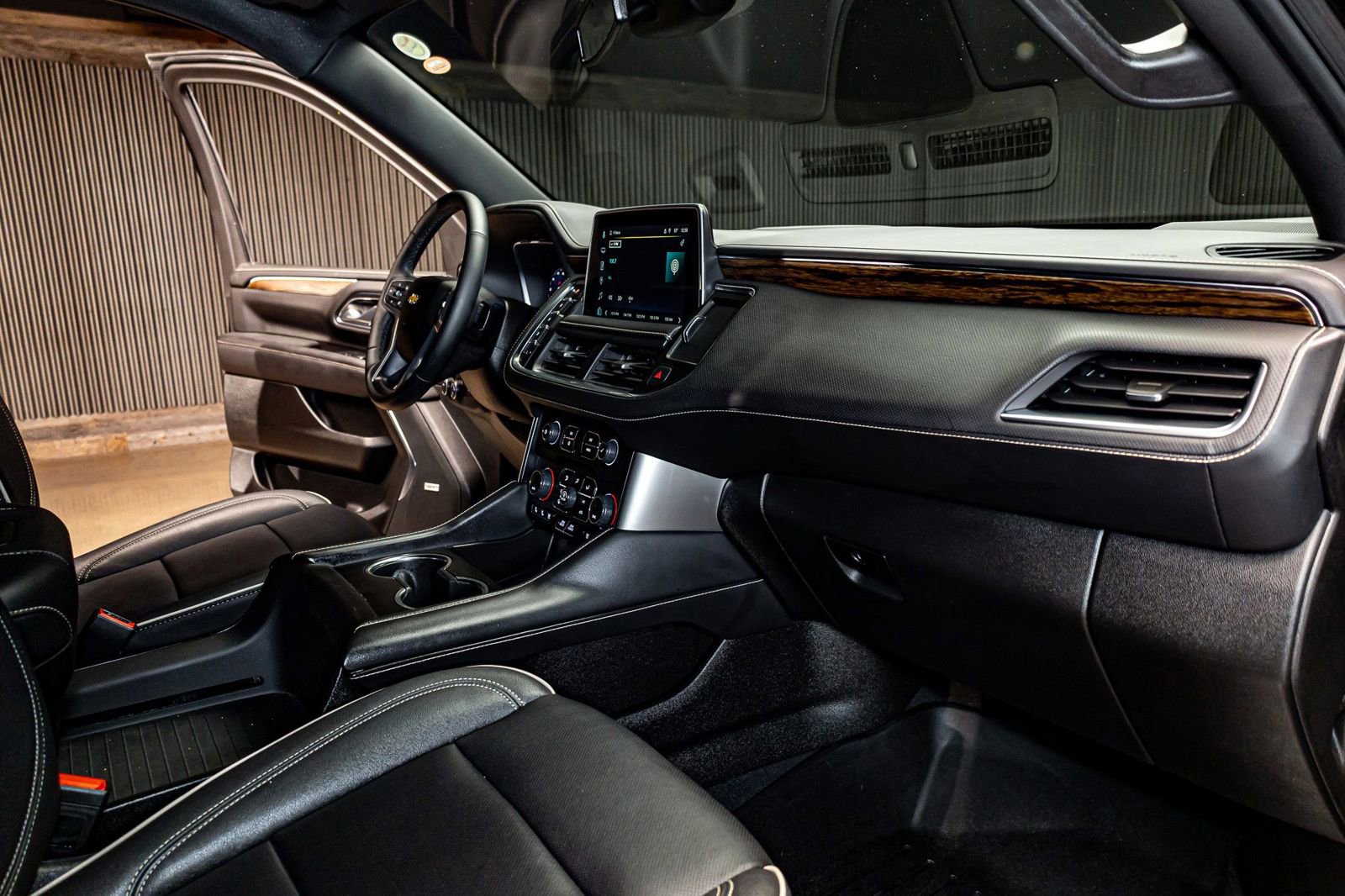 Used 2023 Chevrolet Suburban Premier w/ Max Trailering Package image 16