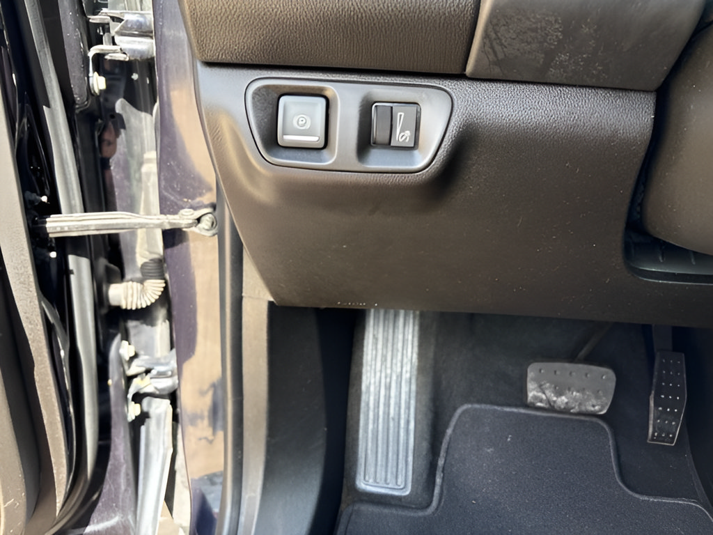 Used 2021 GMC Acadia SLE w/ Driver Convenience Package FWD image 29