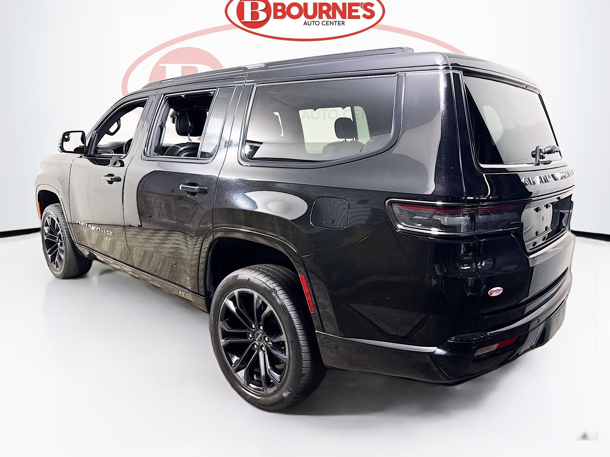 Used 2024 Jeep Grand Wagoneer Series II Obsidian w/ Quick Order Packagew 28T AWD/4WD image 11