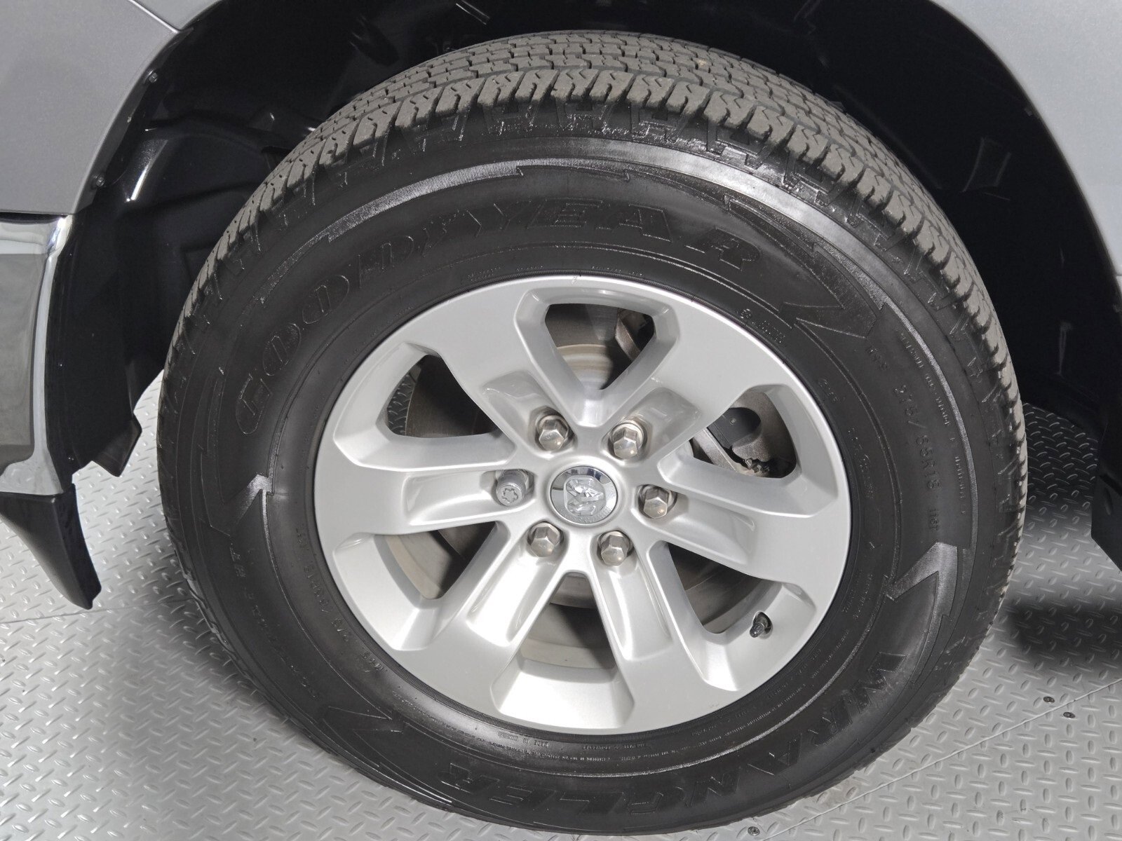 Used 2024 RAM 1500 Laramie image 9