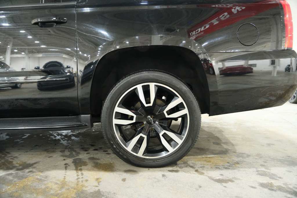 Used 2019 Chevrolet Suburban Premier AWD/4WD image 7