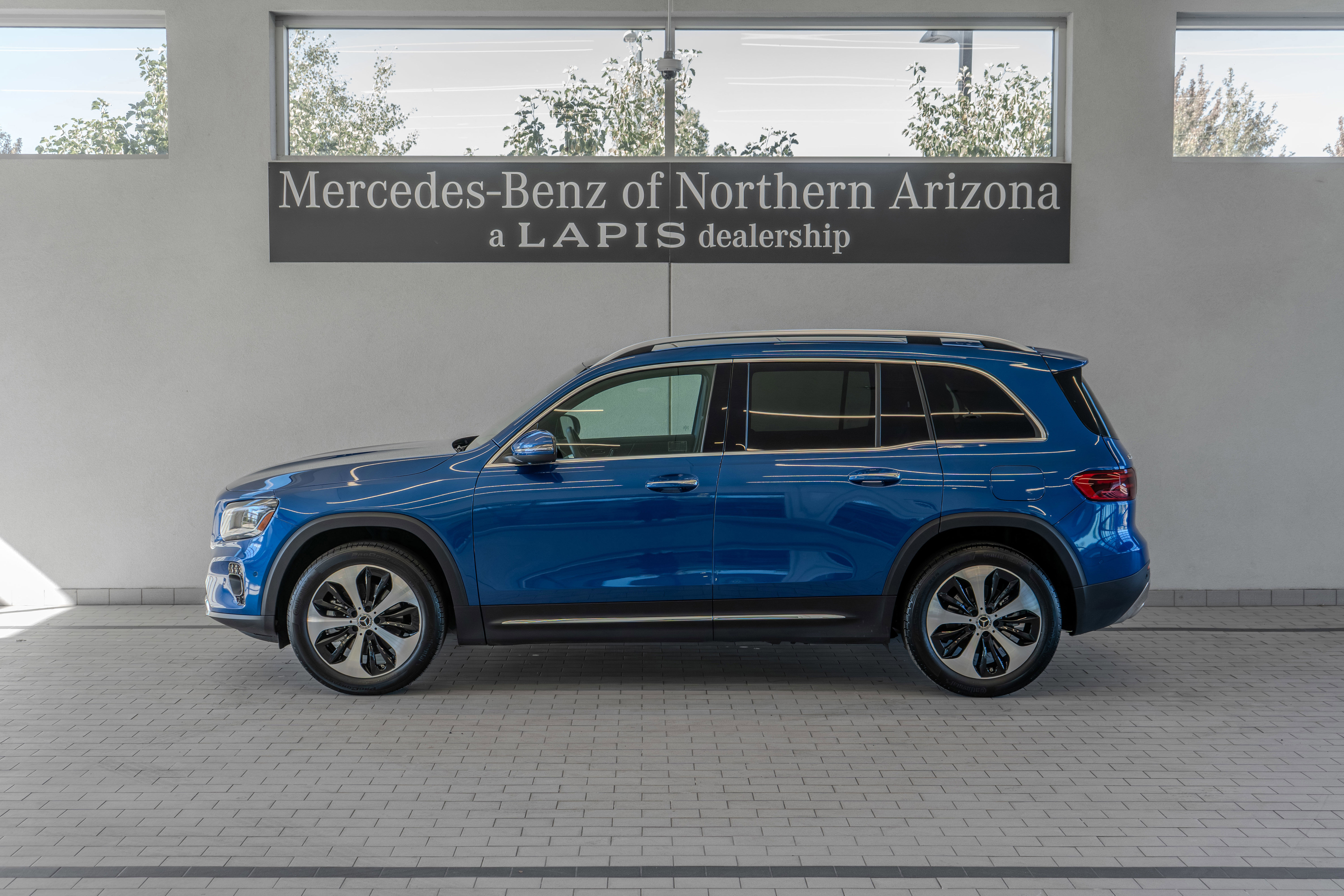 Certified 2025 Mercedes-Benz GLB 250 4MATIC image 2