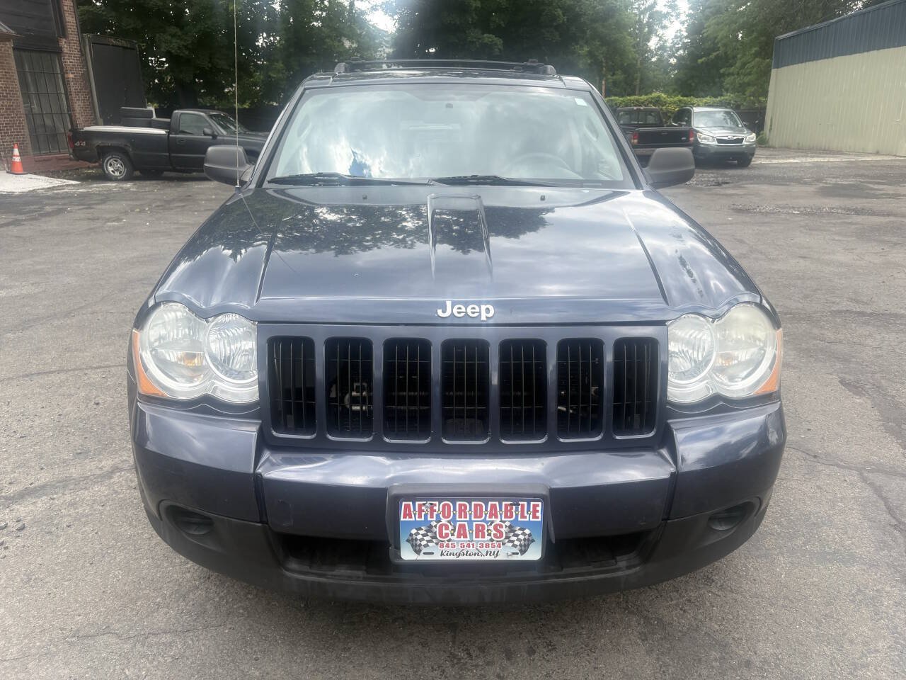 Used 2010 Jeep Grand Cherokee Laredo AWD/4WD image 4