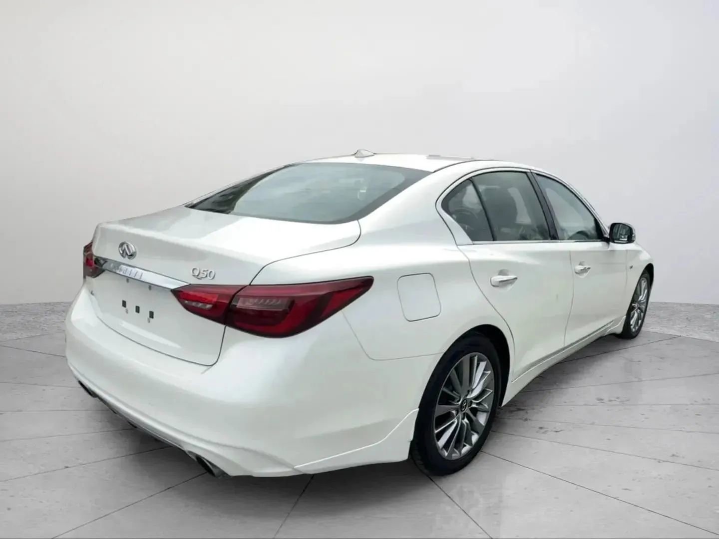 Used 2019 INFINITI Q50 Luxe w/ Essential Package (3.0T Luxe) AWD/4WD image 2