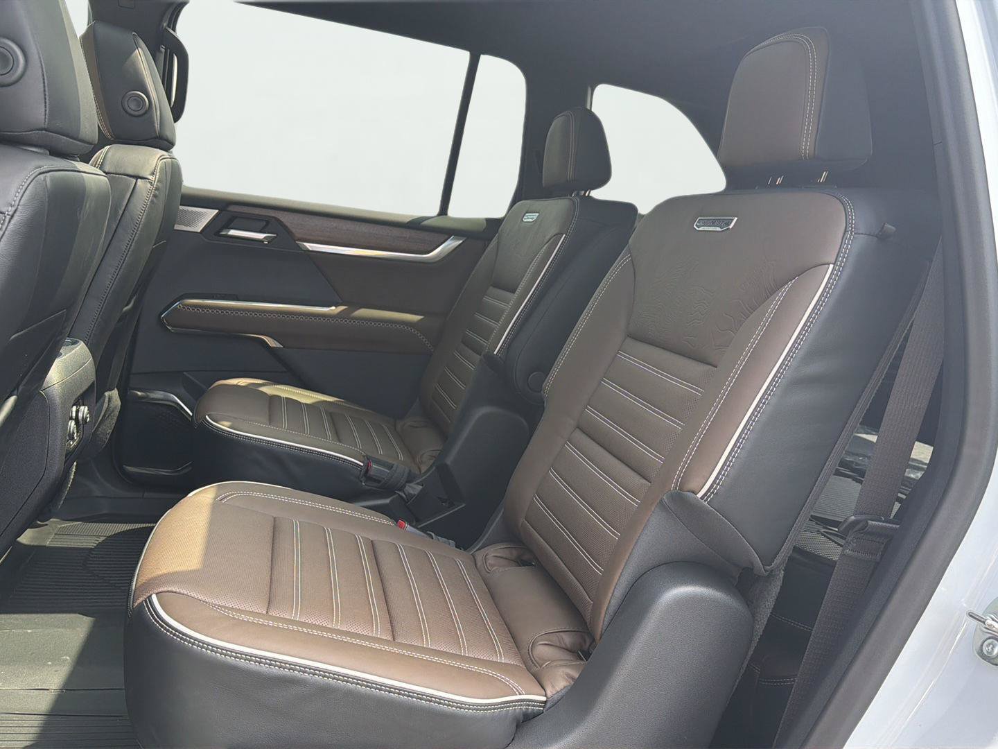 New 2027 GMC Acadia Denali Ultimate w/ LPO, Floor Liner Package AWD/4WD image 14