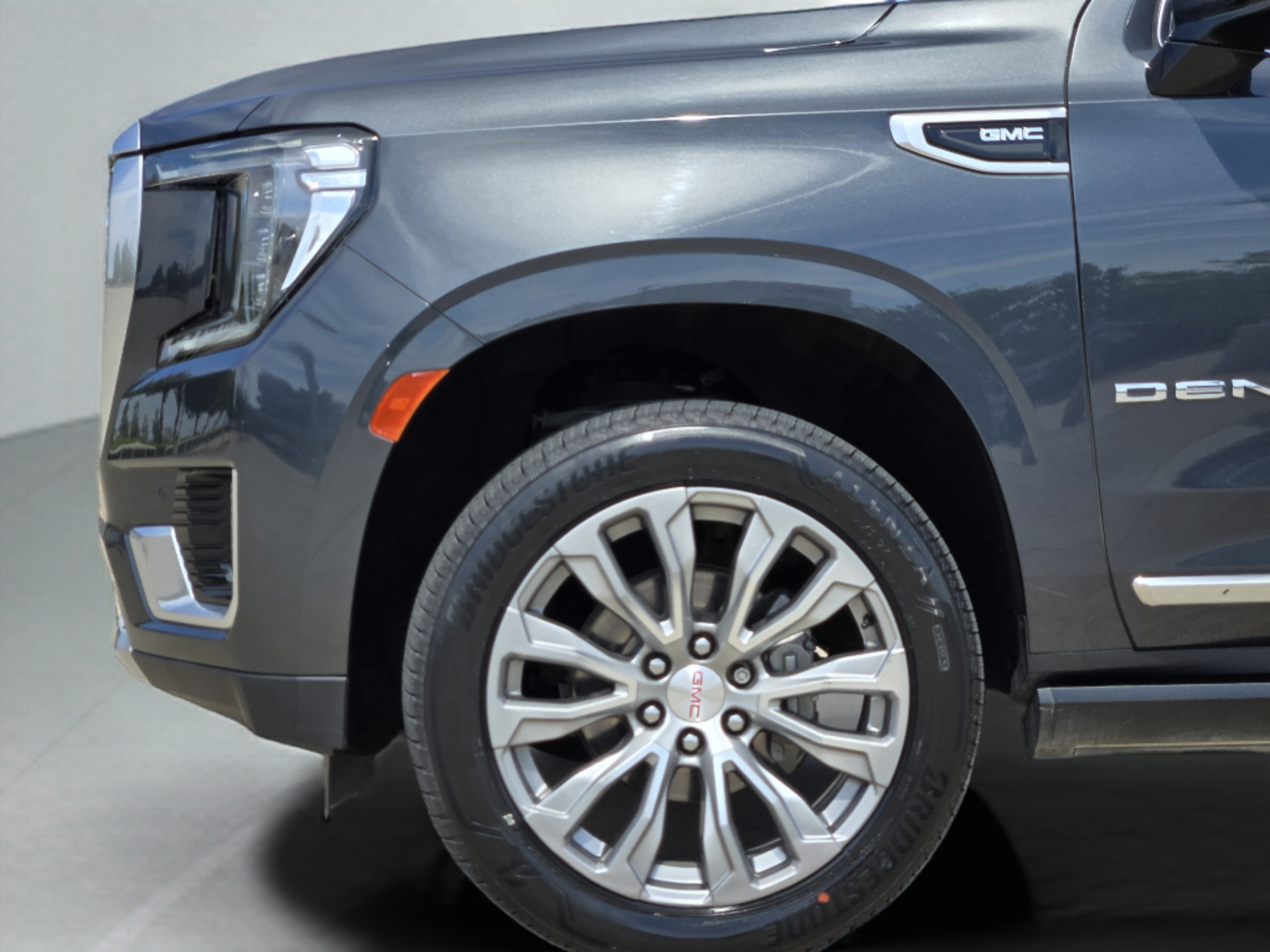 Used 2021 GMC Yukon Denali w/ Denali Ultimate Package AWD/4WD image 38
