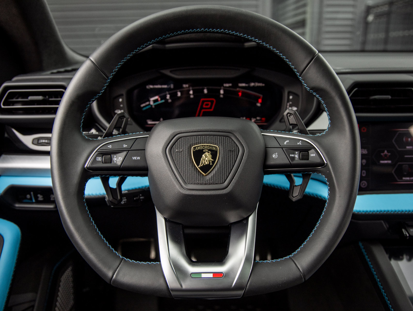 Used 2025 Lamborghini Urus S AWD/4WD image 29