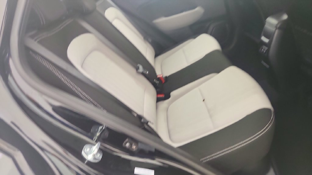 Used 2025 Hyundai Venue SEL FWD image 30