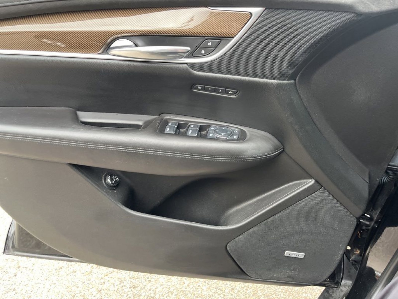 Used 2017 Cadillac XT5 Platinum w/ Driver Assist Package image 9