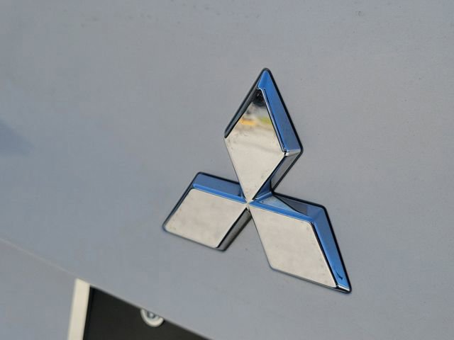 Used 2024 Mitsubishi Outlander SE image 8