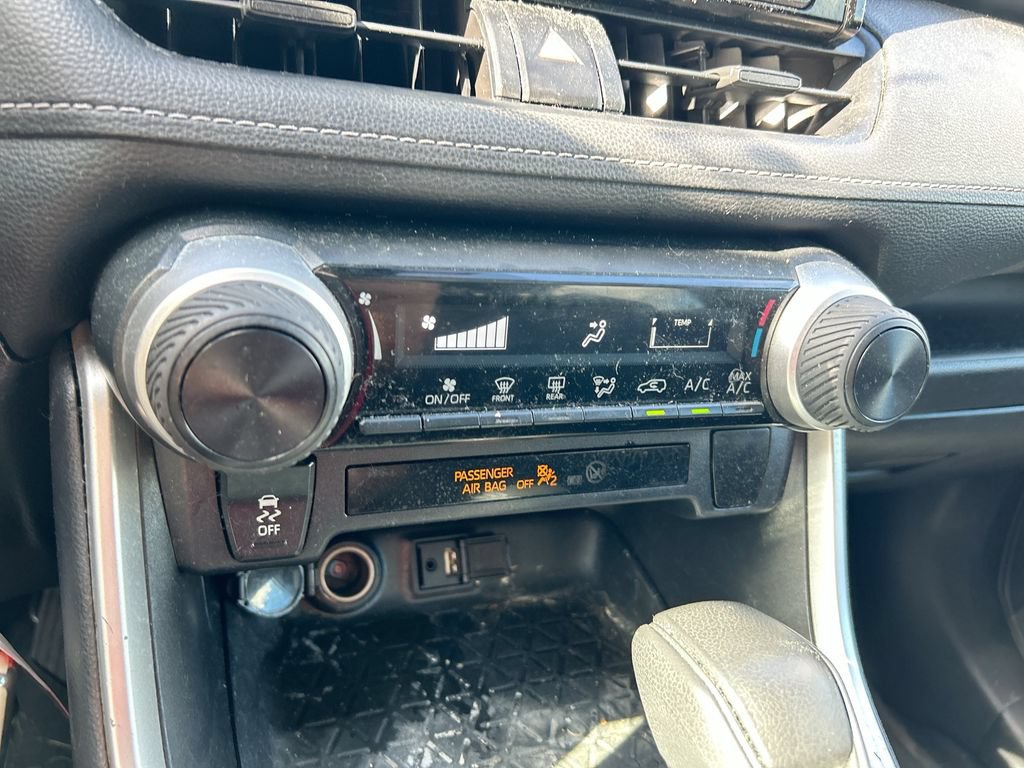 Used 2019 Toyota RAV4 LE FWD image 23