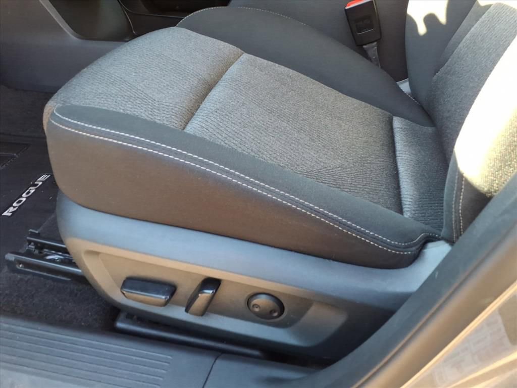 Used 2024 Nissan Rogue SV image 14