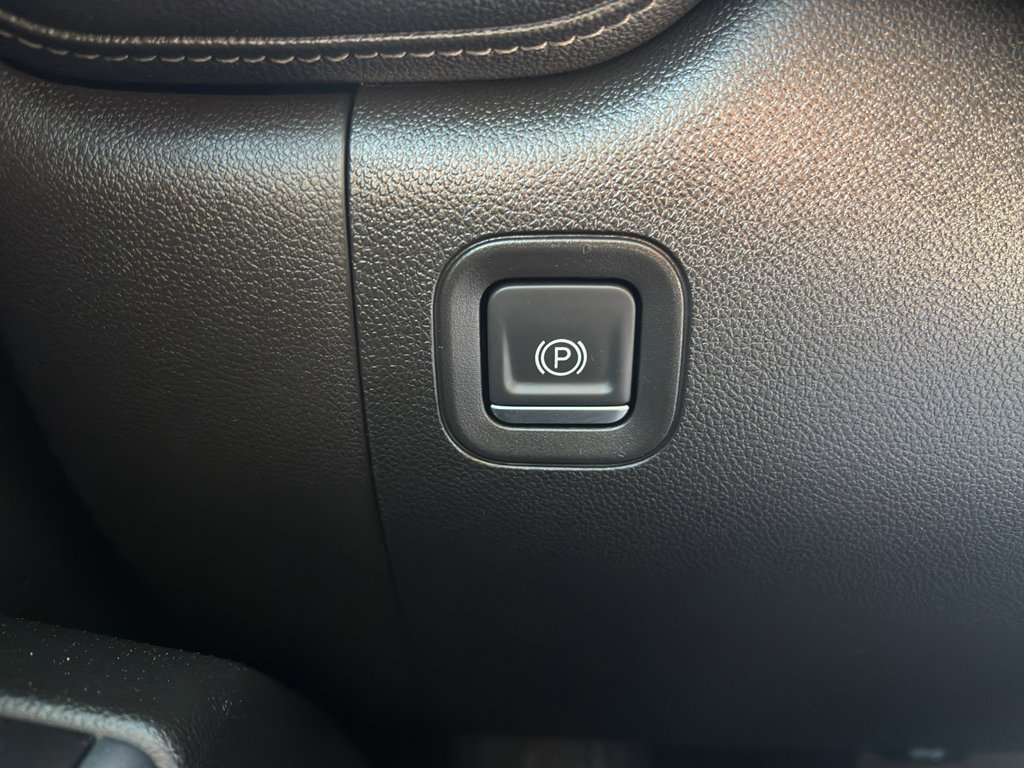 Used 2022 Chevrolet Silverado 1500 LT w/ Bed Protection Package image 10