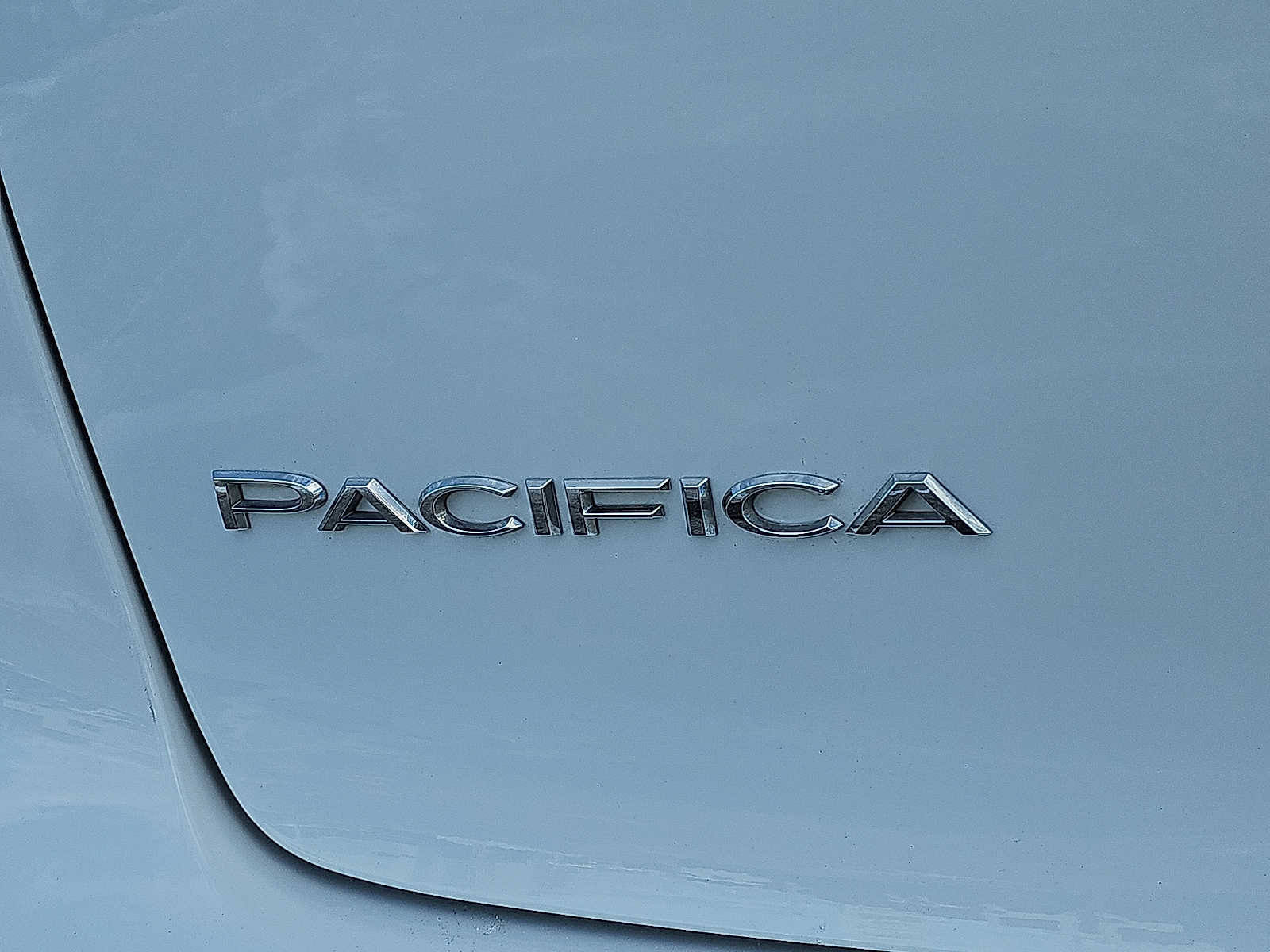 Used 2024 Chrysler Pacifica Touring-L image 34