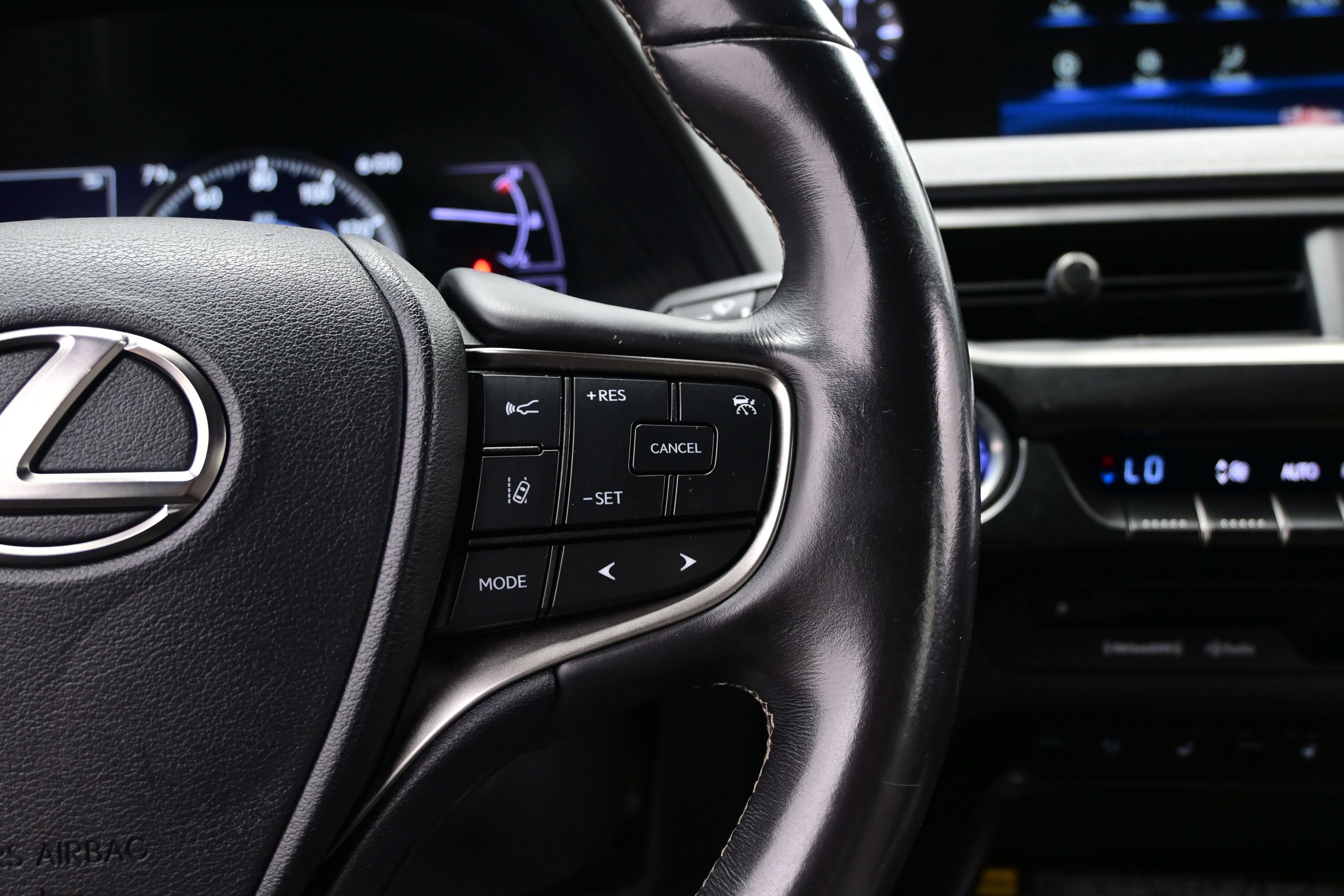 Used 2020 Lexus UX 250h w/ Premium Package AWD/4WD image 28