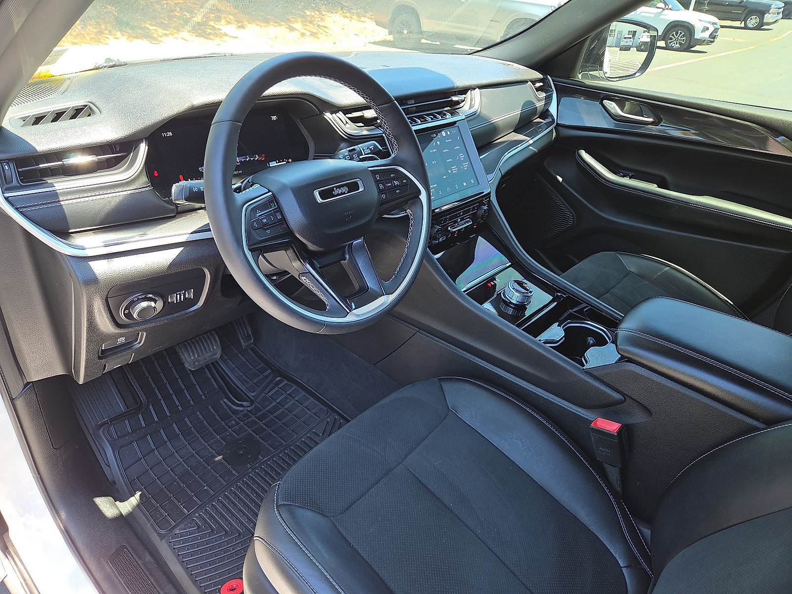Used 2023 Jeep Grand Cherokee Altitude AWD/4WD image 15