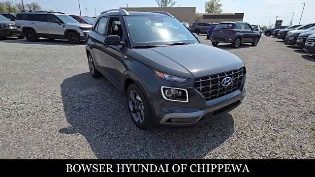 Used 2025 Hyundai Venue Limited FWD image 8