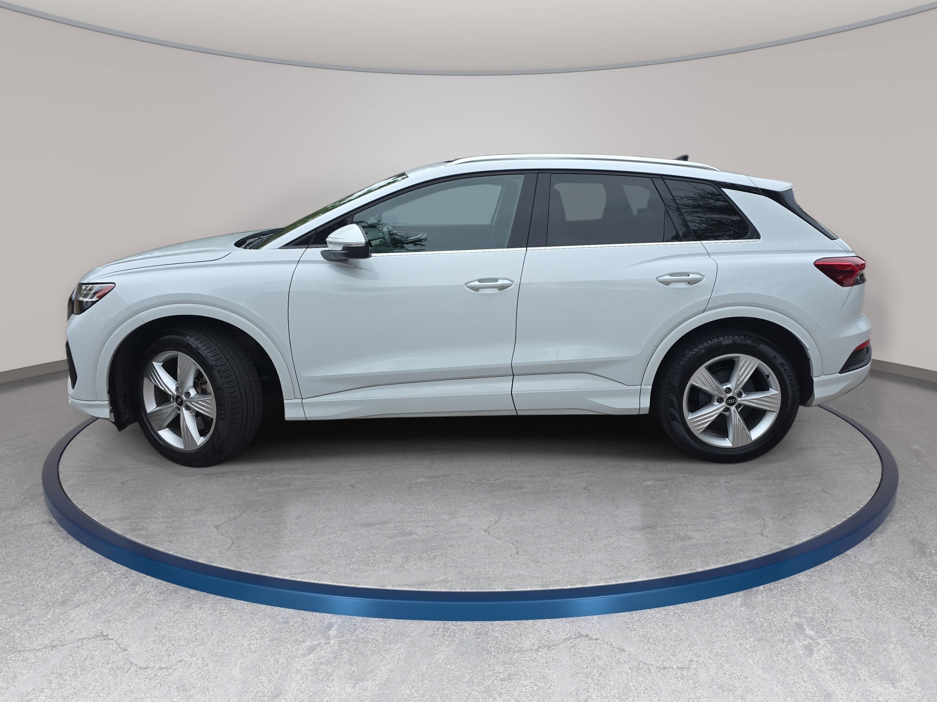 Used 2022 Audi Q4 e-tron Prestige AWD/4WD image 8