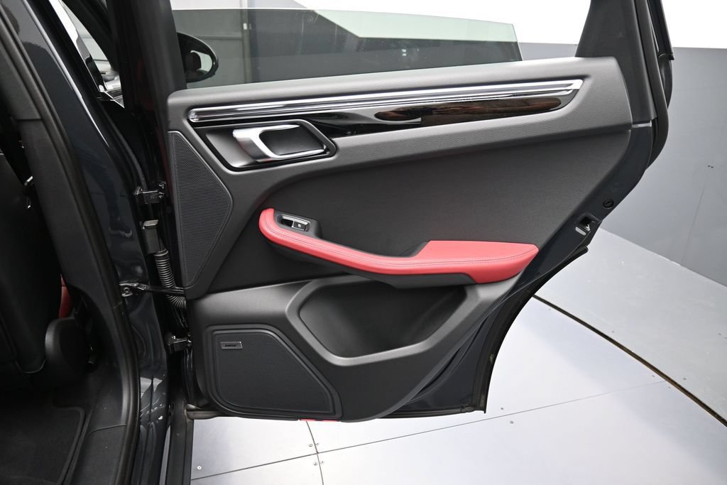 Certified 2026 Porsche Macan AWD/4WD image 25