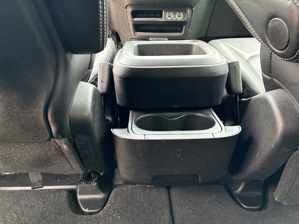 Used 2025 Chrysler Pacifica Select image 19